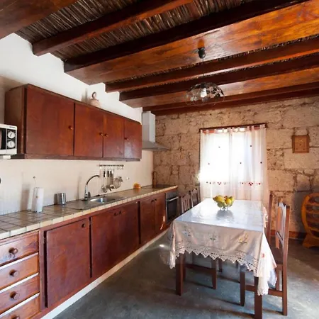 Acogedora Con Jardin Y Bodega Tradicional En Arico Arico